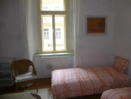 Apartman 735 *